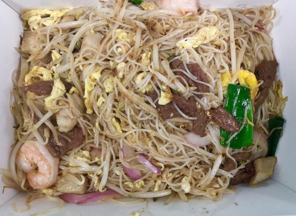 Combination Fried Vermicelli · Stir Fried Vermicelli w/ beef, chicken and shrimp.