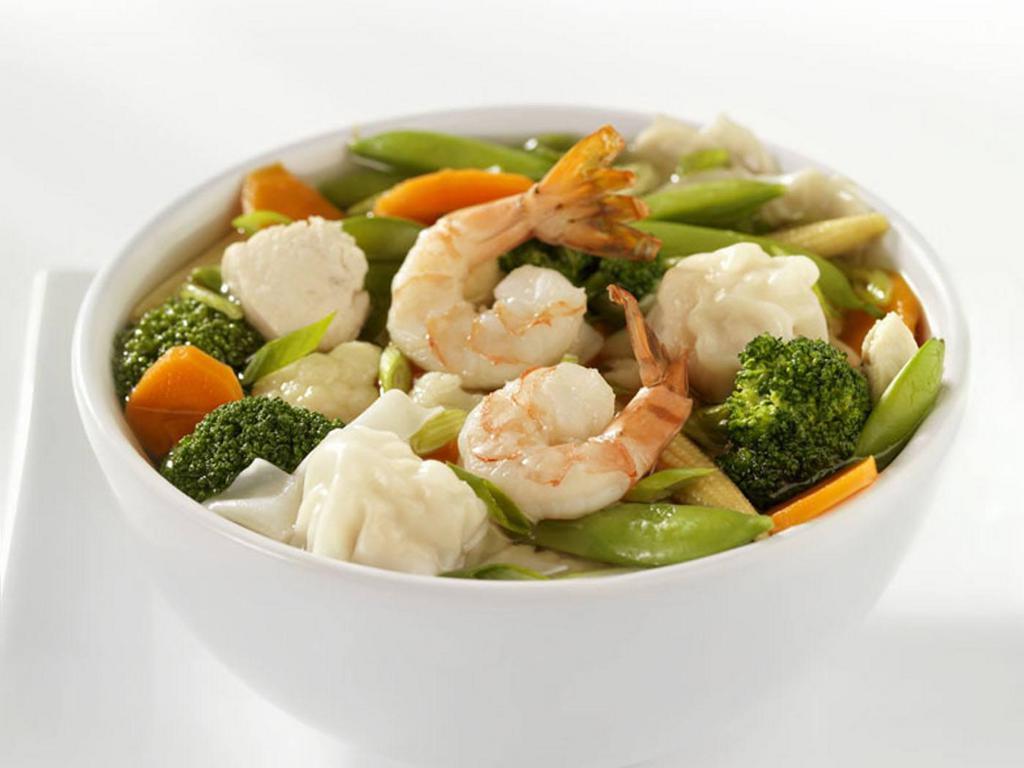 Wonton Soup（36oz） · Wonton soup come with wonton,shrimp,chicken,beef and vegetables,if you don't like something, you can choose 3 things or 4 things!😊