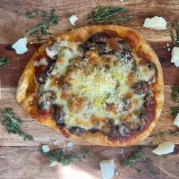 THYME PORTOBELLO · Organic Naan flat bread
organic tomato sauce
baby portobello 
fresh thyme
mozzarela
pecorino...