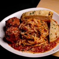Spaghetti con Polpette · Spaghetti with Beef Meatballs sauteed in red sauce. Comes with breadsticks and pomodoro dip....