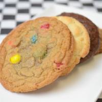Cookie con Candy · The fantastic candy crunch and chocolate filling of M&Ms, packed inside a tasty cookie.