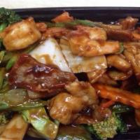 Big Happy Family · Shrimp, chicken, beef, pork and crab meat with sauteed with broccoli, mushroom, carrots, nap...