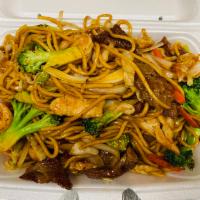 House lo mein · Shrimp chicken and beef