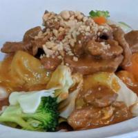 4. Praram Long Song · Choice of meat with steamed mixed vegetables topped with peanut sauce.  
