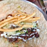 California Burrito · Super burrito con papas fritas adentro. Super burrito with french fries inside.