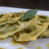 Raviolis Pesto · Ravioli pasta with pesto sauce. Portions serve two (2).