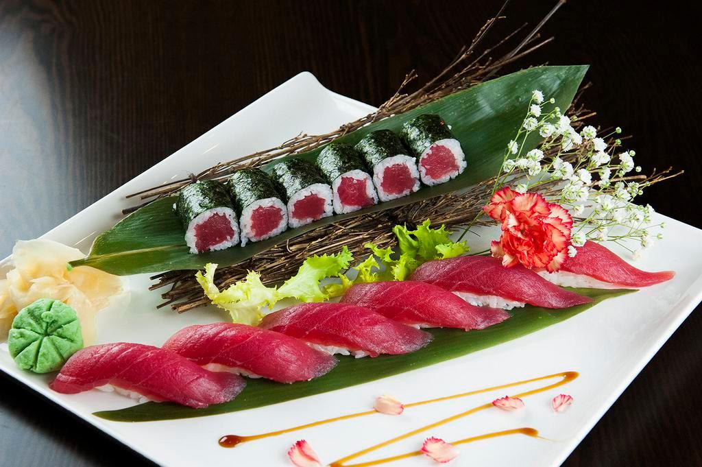 Tuna Sushi Entree · 7 piece tuna sushi and one tuna roll. Comes with soup or salad.