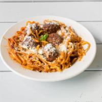 Meatballs Linguine Pasta in Red Sauce · 