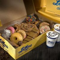 Manager's Assortment · Includes 6 donuts with a hole and 2 specialty 1, 2 specialty 2, 2 specialty 3.