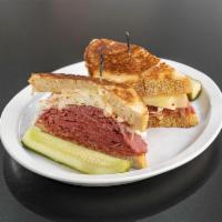 Dinty Moore Sandwich Specialty  · Hot corned beef served with lettuce tomato and Russian dressing on white toast. 