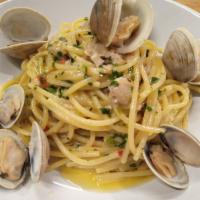 Spaghetti Vongole · Fresh clams, white wine, garlic, parsley, and pepperoncino.
