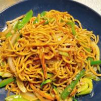 Vegetable Lo Mein. 菜捞面 · Stir fried noodle dish.