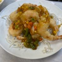 Fried Shrimp with Chili Sauce깐풍새우 · Cooked in oil.