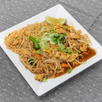 P7. Pad Thai · Rice noodles, egg, carrots, bean sprouts, and scallions topped with peanuts and pepper.
