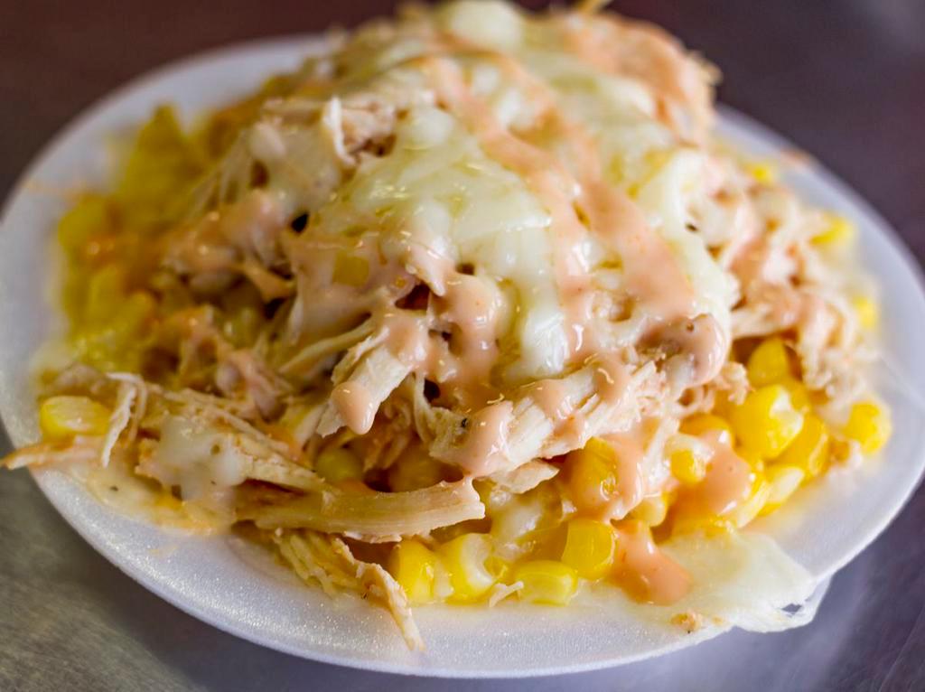 Maicito de Pollo · Corn and shredded chicken. Sweet grated corn kernels. Includes mozzarella cheese, pink sauce and crushed potato chips.