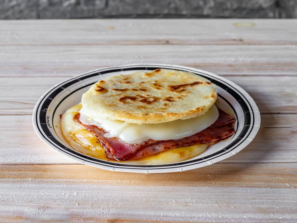 Arepa con Queso Mozzarella y Jamon · White corn arepa stuffed, mozzarella cheese and ham.