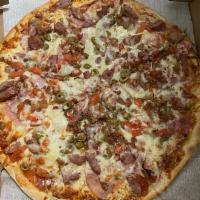 Pizza Moda da casa · Smoked calabresa (sausage), onions, tomatoes, bacon, olives, ham and mozzarella cheese.