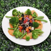 Protein Veggie Bowl · Black beans, spinach, red onions, roasted red peppers, brown rice and broccoli.