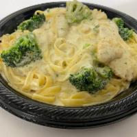 Fettuccine Alfredo with Chicken and Broccoli · 