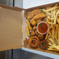 The D'Carlo Sampler · 2 chicken fingers, 2 mozzarella sticks, 3 onions rings, 4 breaded mushrooms and french fries.