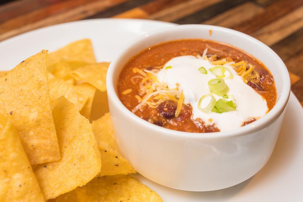 Beef Chili Bowl & Chips · Beef Chili topped with Sour Cream, Cheddar Cheese, and Green Onions. Served with a side of Tortilla Chips.
Chili contains Beef, Red Kidney Beans, Peppers, Tomato.
