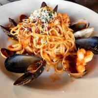 Pescatore · Linguini, manila clams, shrimps, black mussels and calamari in a garlic tomato sauce.