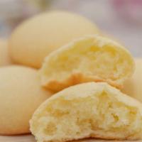 Original Cheese Pandebono Duo · Original colombian soft, sweet and salty pandebono (cheese and cassava flour bread).