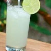 Jugos Naturales Limonada · Natural juice limonade.