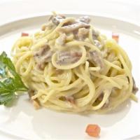 Spaghetti Carbonara · Spaghetti tossed with bacon, onion, egg yolk, cream and black pepper. Served with Italian br...