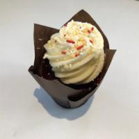 7 oz. Red Velvet Cupcake · A red velvet cupcake topped with cream cheese buttercream.
Not gluten free or vegan.