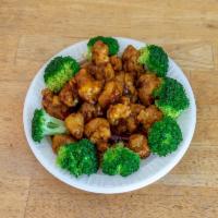 CS4. General Tso's Chicken · Chunks of crispy chicken sauteed with our chef's special, hot pepper sauce and broccoli. Wit...
