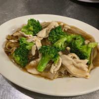 #60 Radd Naa · Soft noodles in a rich sauce w/broccoli.