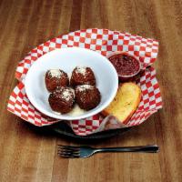 4 Piece Meatballs · Meatballs fried or in tomato sauce with bread.