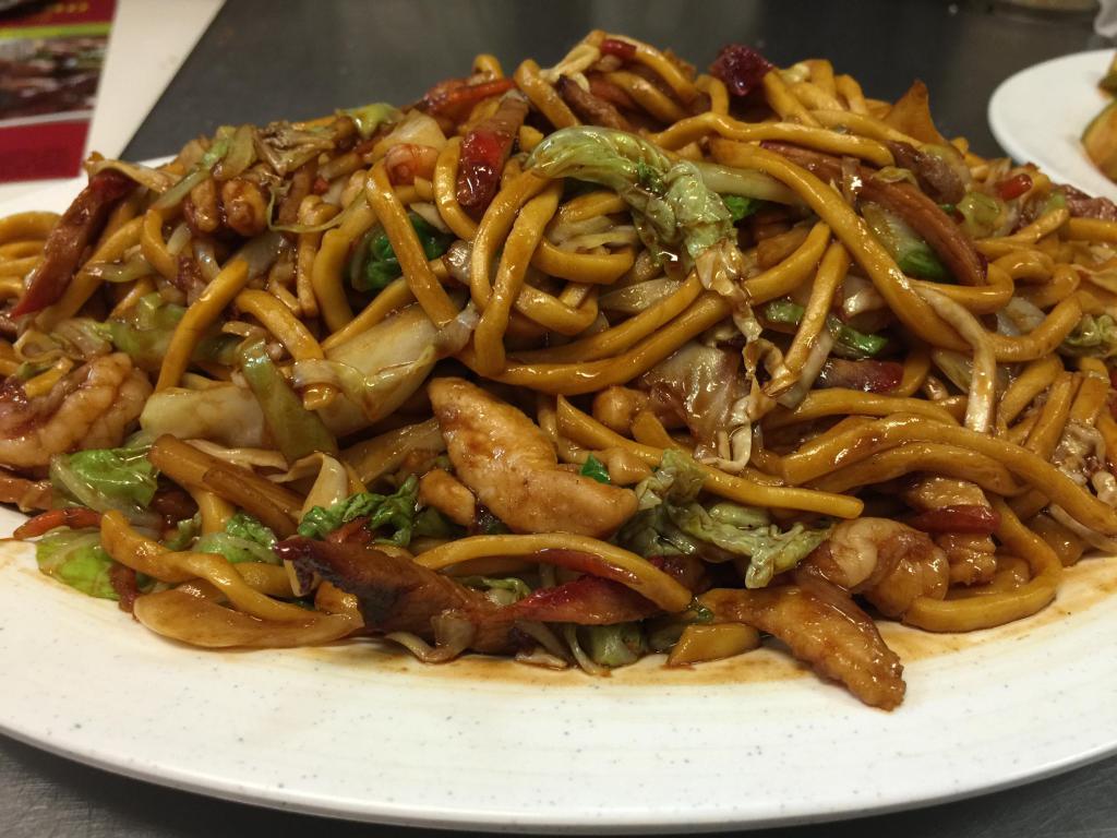 25. House Special Lo Mein · 