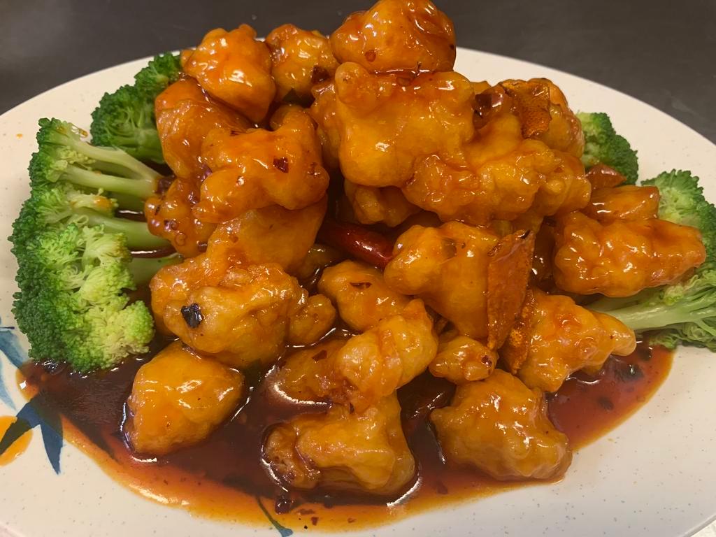 H4. Orange Chicken · Lightly breaded chicken meat with chili pepper, steamed broccoli and served with orange flavor sauce. Hot and spicy.