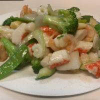 H14. Seafood Delight · A combination of fish, crab, shrimp and veggie stir fried in a light garlic sauce.