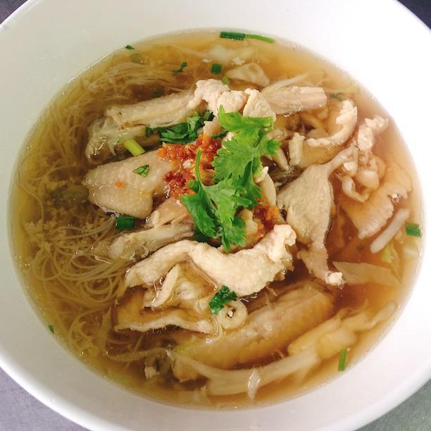  Chicken Noodle Soup · Noodles in chicken broth with sliced chicken, bean sprouts, top with green onions and cilantro.