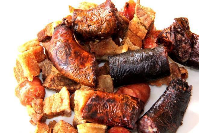 CHICHARRON Y MORCILLA · Mix Portion (Fried Pork & Black Sausage)