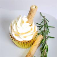 Classic Vanilla Cupcake · Vanilla cupcake, vanilla buttercream, topped with pirouette sticks and caramel drizzle - 6 c...