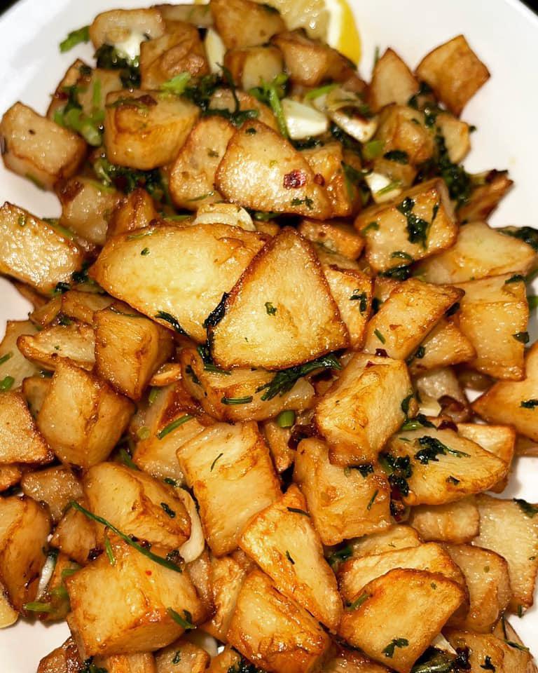 Batata Harra · Spicy potatoes.