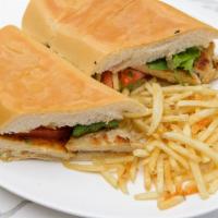 Sandwich de Pollo · Chicken sandwich.