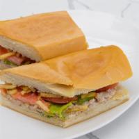 Sandwich de Tuna · Tuna sandwich.