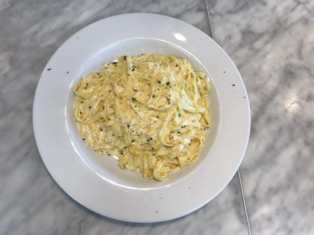 Fettucine Alfredo Lunch · Classic favorite featuring fettucine pasta tossed in our creamy alfredo sauce.