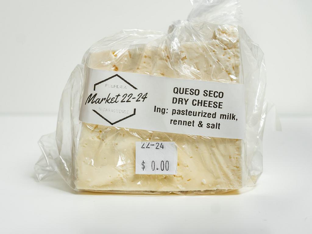 Queso Seco Nica  · Desboronado, en pedacito, o rallado, nada supera un gallo pinto con queso, tortilla y aguacate