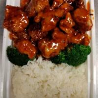 5. General Tso's Chicken Combo Platter · Served with egg roll and choice of rice. Hot and spicy.