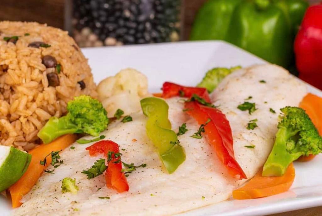 Pescado a la Plancha / Grilled Fish Fillet · Grilled fish fillet served with two sides 