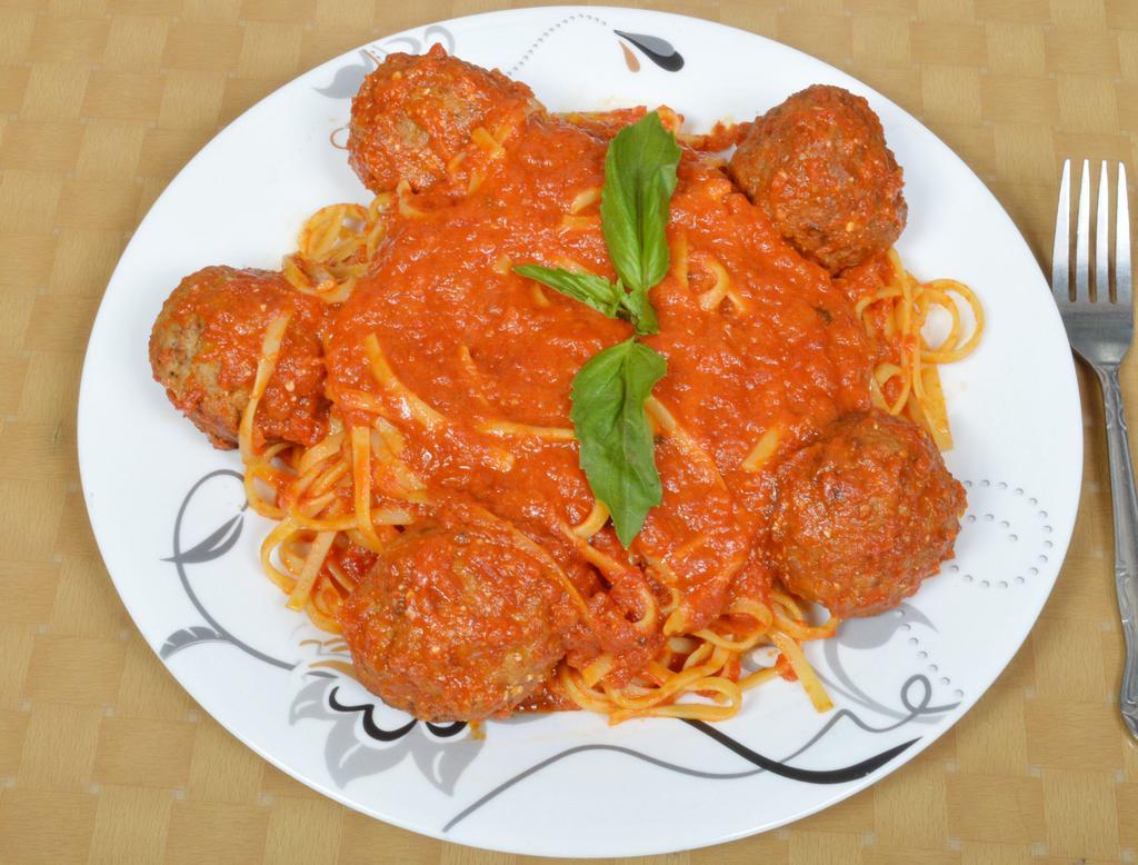 Spaghetti with Meatball · Served with a salad.