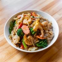 Pad Kee Mao · Stir-fried wide rice noodle in chili curry paste with your
choice of meat, egg, bamboo, bell...