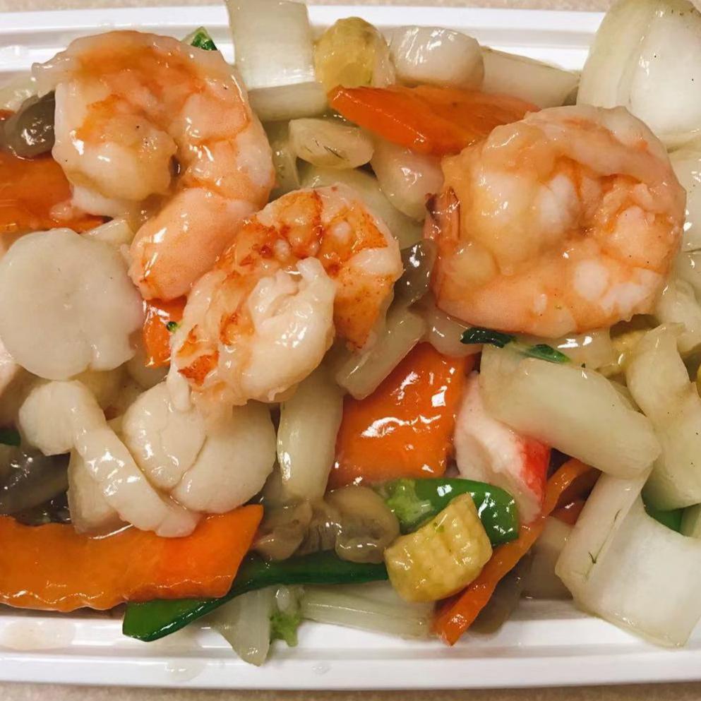 S5. Seafood Delight · Large prawns, crab meat, sea scallops and lobster deliciously sauteed with mushrooms, carrots, snow peas, & water chestnuts in a light wine sauce. Served with choice of rice.