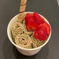 Matcha Ice Cream · Organic Matcha Powder & Strawberry